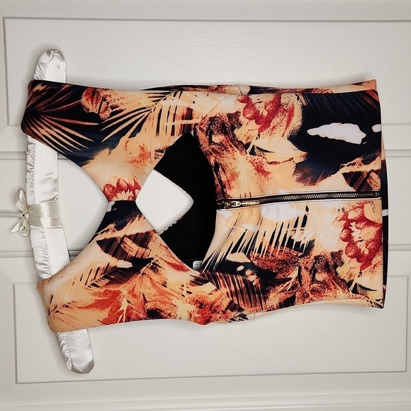 Guess Summer Escape Coral Crop Top Size XS NWT - Picture 4 of 13